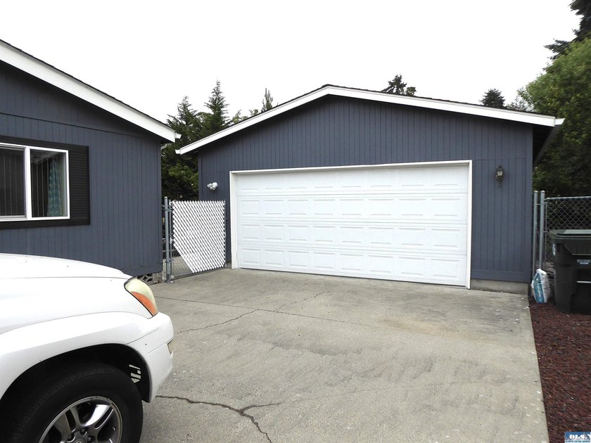 This is the perfect home for those wanting low maintenance - photo 3