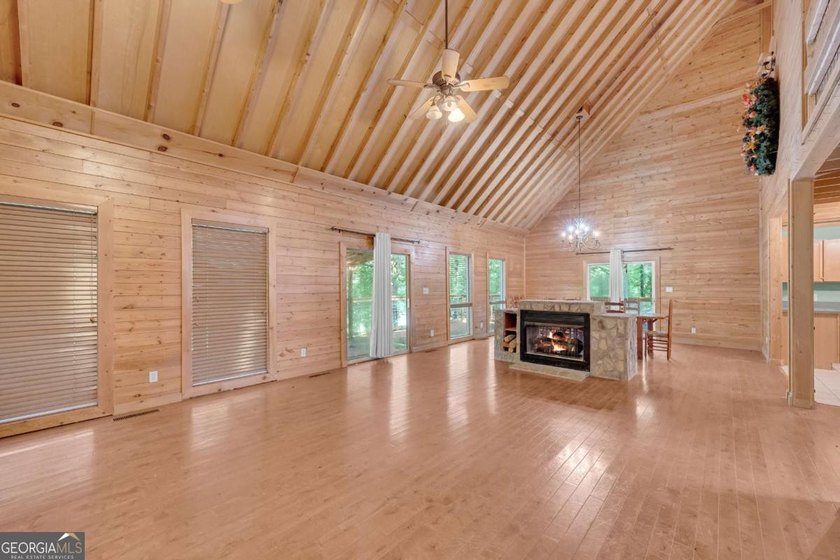 Very cute and cozy Cabin across the street from Lake Hartwell - photo 16