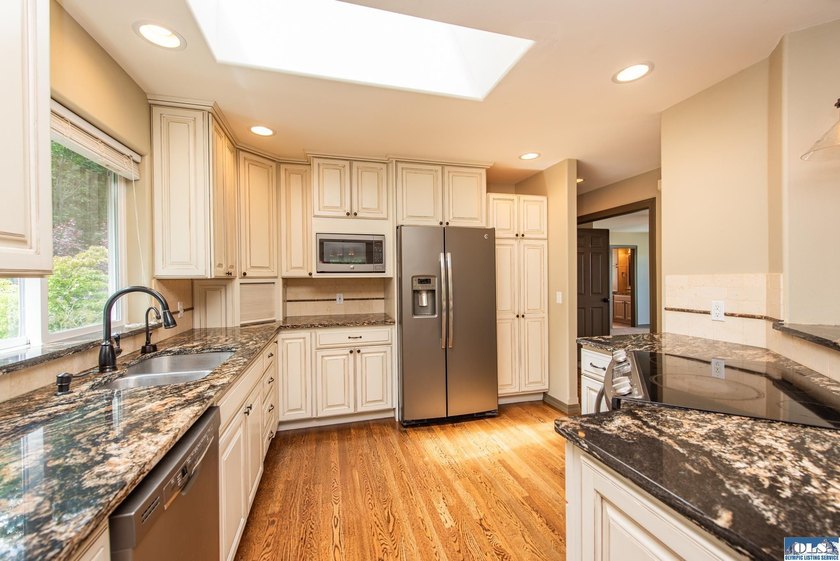 This beautifully appointed home offers water views, thoughtful - photo 3