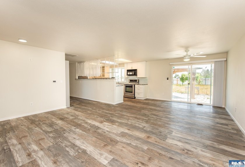 Welcome home to a beautifully remodeled Sequim retreat on .4 - photo 10