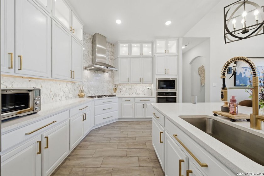 LUXURY UPGRADES! Welcome to this stunning one-story home where - photo 6
