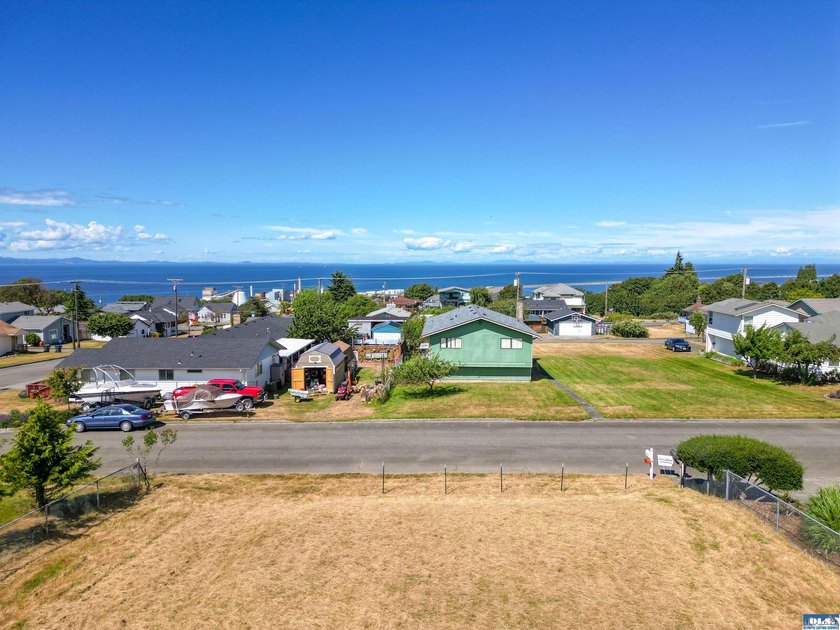 Water view lot, ready to build, with water/sewer/power already - photo 5