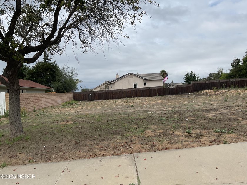 PRICE IMPROVEMENT BEAUTIFUL LOT IN AMAZING NEIGHBORHOOD ! COME - photo 2