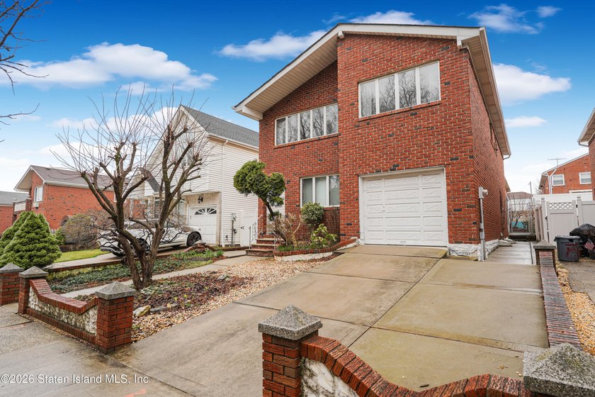 Rare opportunity to own this classic brick Hi-Ranch -- a - photo 3