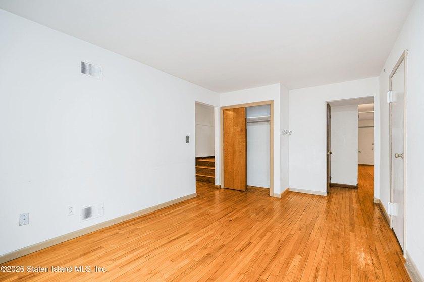 Rare opportunity to own this classic brick Hi-Ranch -- a - photo 5