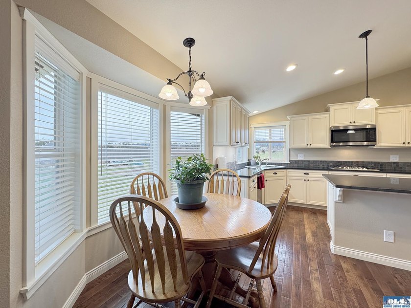 Prepare to be captivated by this stunning property in Agnew - photo 8