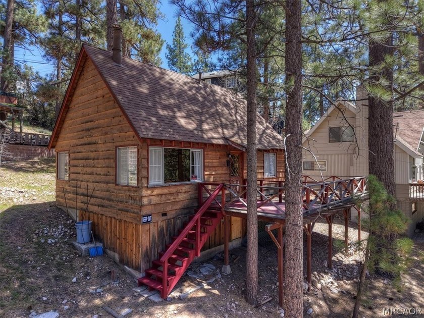 Two-bedroom, one-bath cabin located in a quiet area of Fawnskin - photo 8
