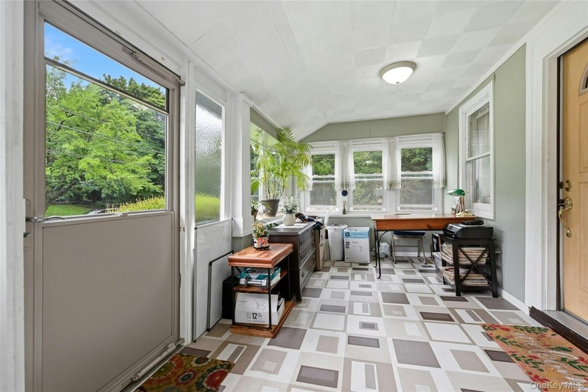 This charming country home on a quiet street in Port Jefferson - photo 15