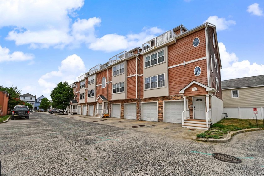 Welcome home to this fabulous 3-bedroom, 2.5-bath townhome - photo 28