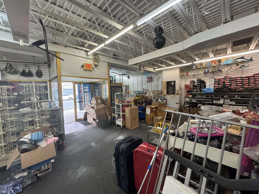 PRIME COMMERCIAL STOREFRONT in the heart of Atlantic City! - photo 4