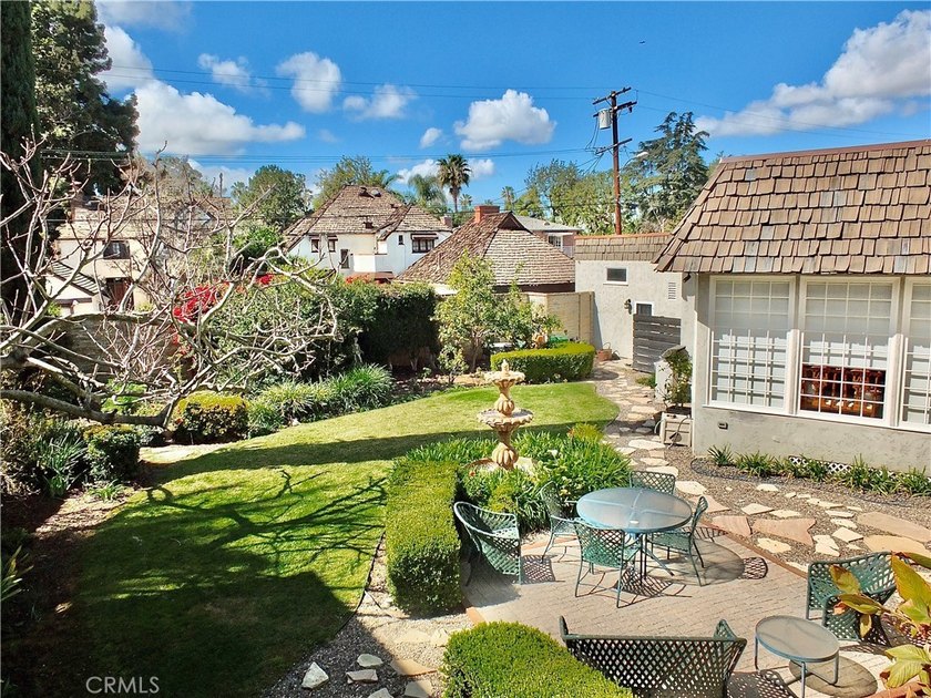 One of only 33 custom built homes behind the exclusive gates of - photo 49