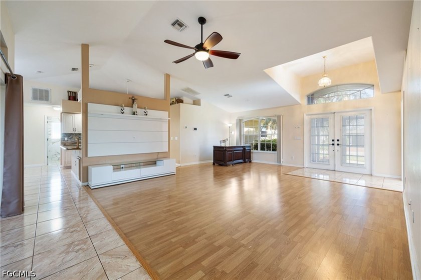 Welcome to this beautifully maintained 3-bedroom + den, 2-bath - photo 11