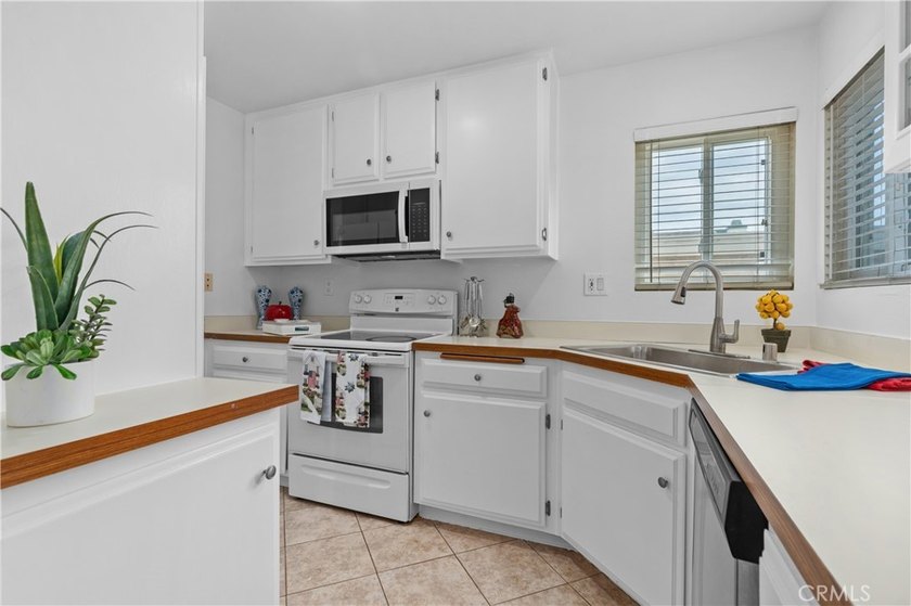Why rent when you can buy a move in ready condominium in a well - photo 12