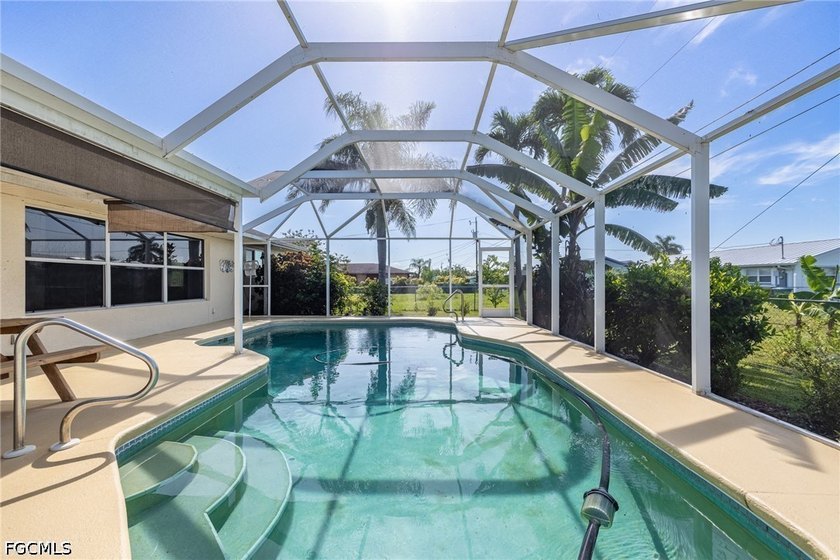 Welcome to this beautifully maintained 3-bedroom + den, 2-bath - photo 41