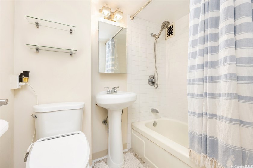 Welcome to Town House unit #211, located in the heart of Makiki - photo 8