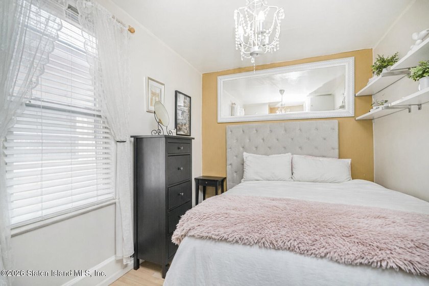 Welcome to 39 Post Lane! This 1-family detached, 3-bedrooms - photo 8