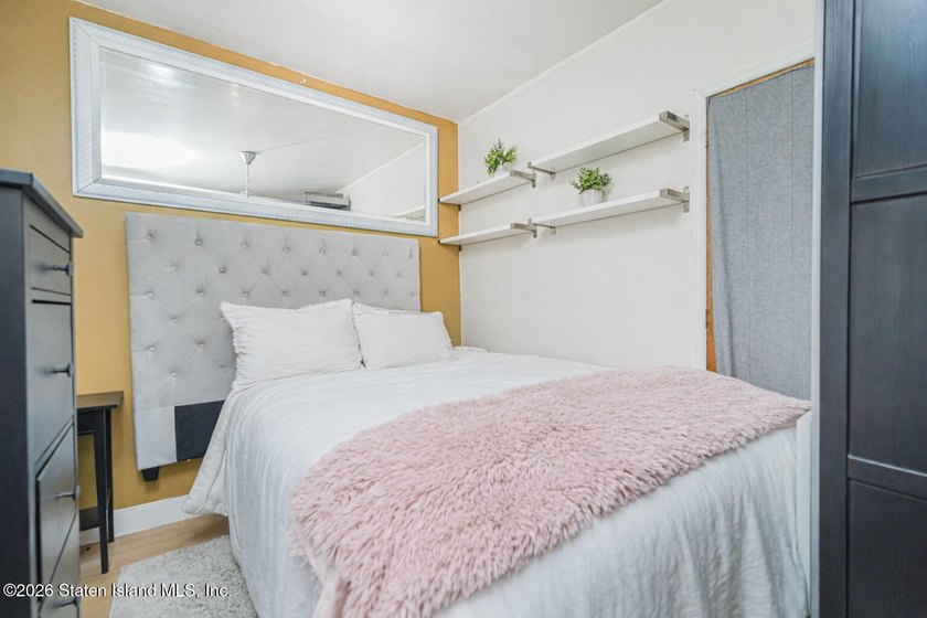 Welcome to 39 Post Lane! This 1-family detached, 3-bedrooms - photo 9