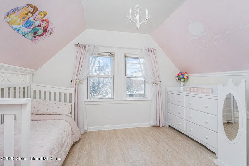 Welcome to 39 Post Lane! This 1-family detached, 3-bedrooms - photo 10