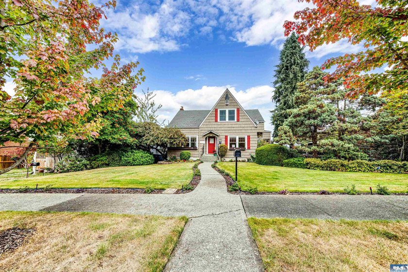 A true timeless 1937 classic craftsman with sweeping - photo 6