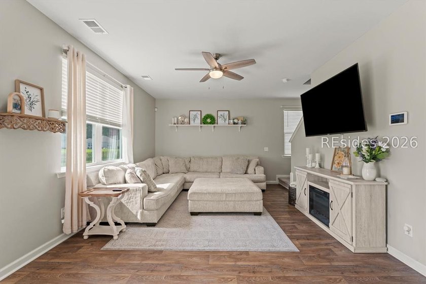 Welcome to 106 Cedar View Circle - a beautifully maintained 2021 - photo 12