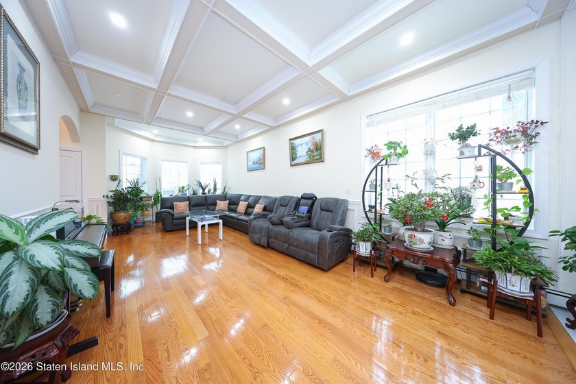 Spacious two-family Side Hall Colonial located on a quiet - photo 9