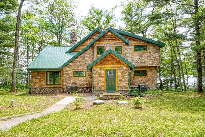 The Stone House on Lac Courte Oreilles offers timeless - photo 4