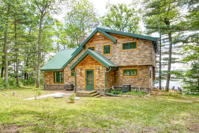The Stone House on Lac Courte Oreilles offers timeless - photo 5