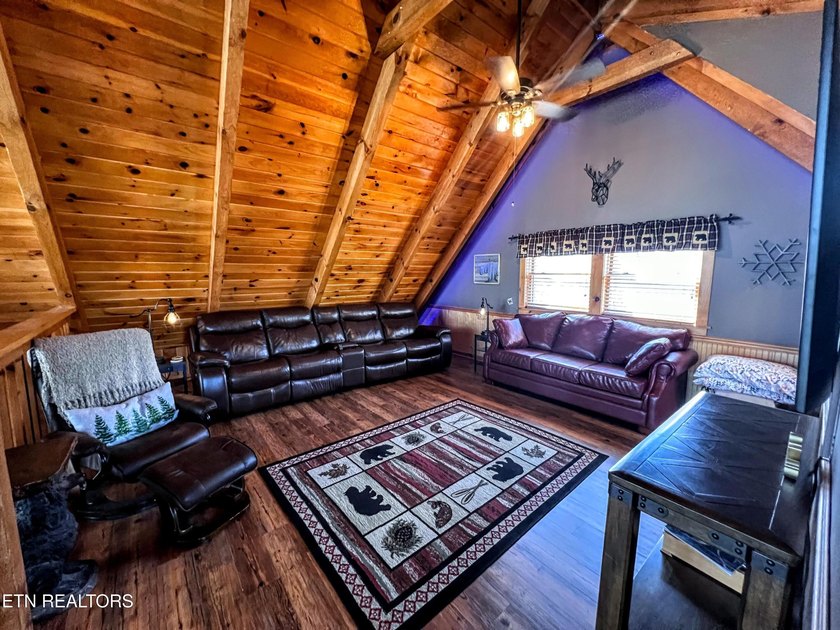 Private mountain cabin situated on approximately 0.88 acres in - photo 27