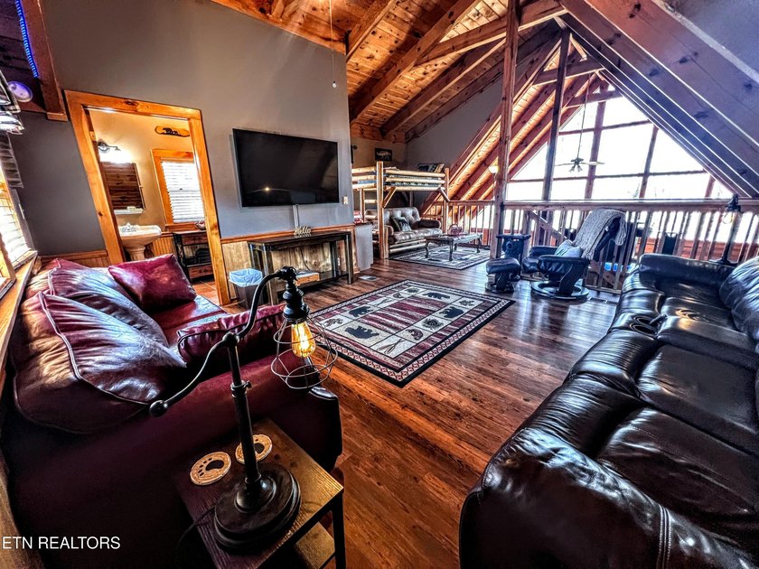 Private mountain cabin situated on approximately 0.88 acres in - photo 32