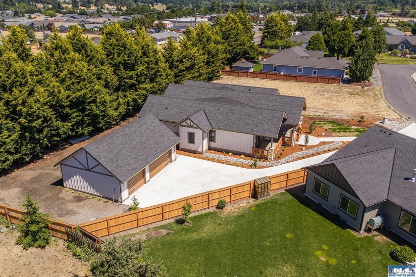Exceptional new construction in The Meadows showcasing 2,622 - photo 4