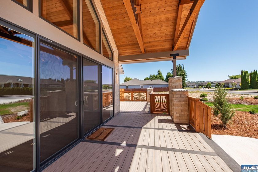 Exceptional new construction in The Meadows showcasing 2,622 - photo 8