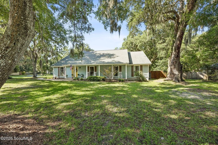 This incredible 4-bedroom, 2-bath home sits on a large corner - photo 4