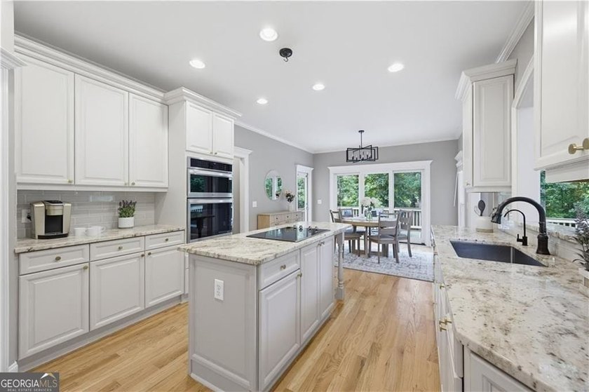 Beautifully updated, this Polo home defines the suburban bliss - photo 3