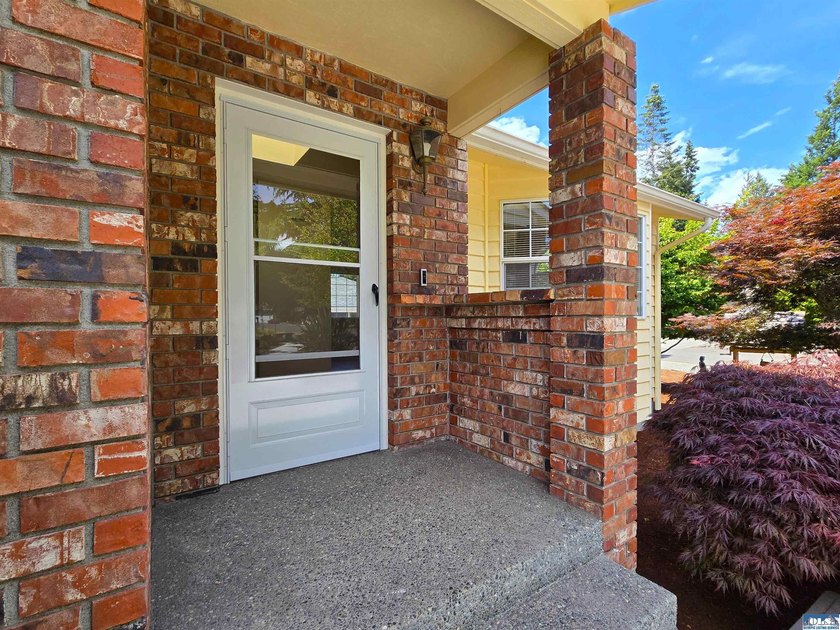 A perfect blend of space and community, this well maintained - photo 4