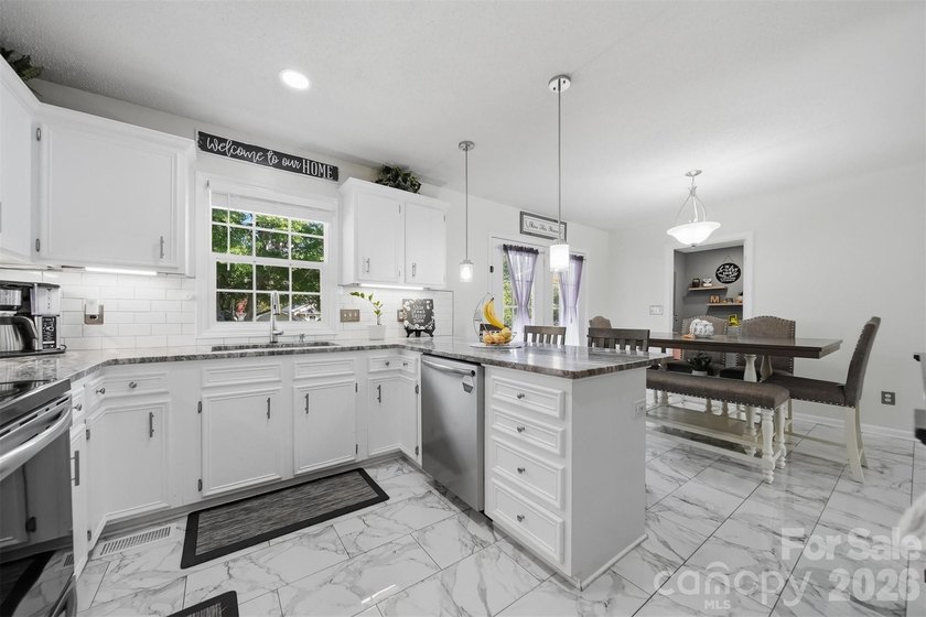 927 Victoria Avenue is a truly rare offering: an UPDATED, RANCH - photo 3