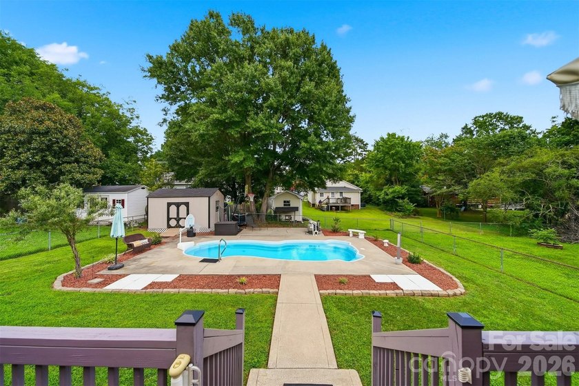 927 Victoria Avenue is a truly rare offering: an UPDATED, RANCH - photo 5