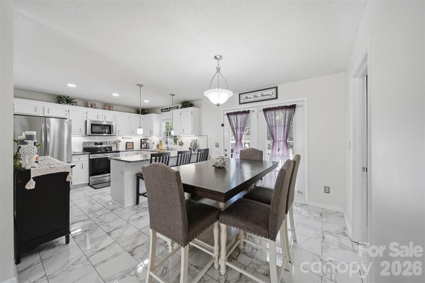 927 Victoria Avenue is a truly rare offering: an UPDATED, RANCH - photo 10