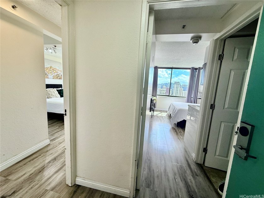 Stunning high floor one bedroom condo at Waikiki Hawaiian - photo 15
