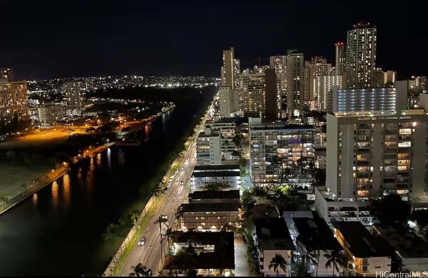 Stunning high floor one bedroom condo at Waikiki Hawaiian - photo 17