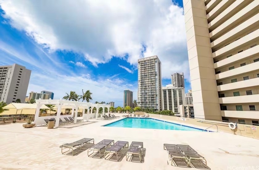 Stunning high floor one bedroom condo at Waikiki Hawaiian - photo 19