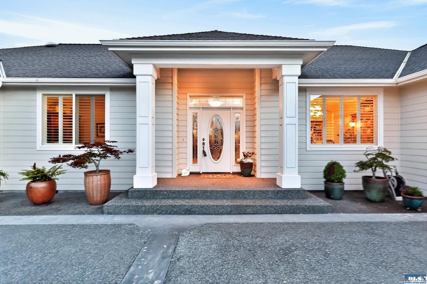 Experience refined Northwest living in this meticulously - photo 3