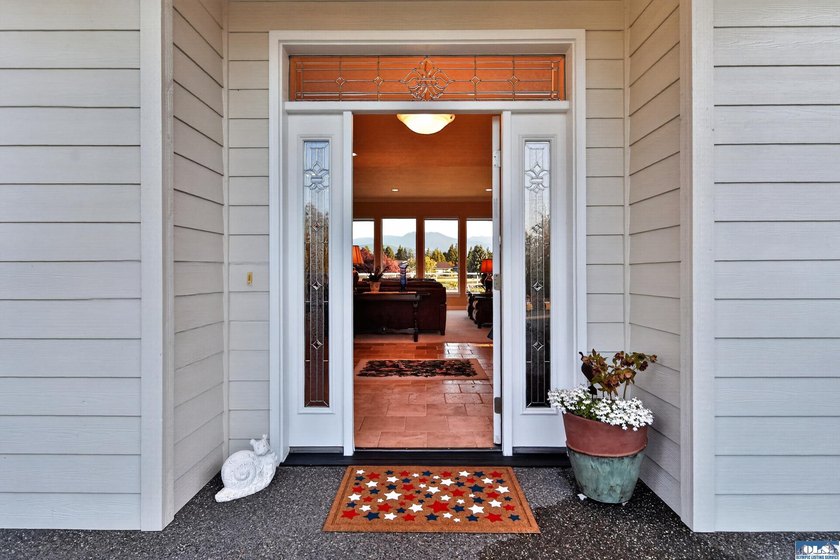 Experience refined Northwest living in this meticulously - photo 4