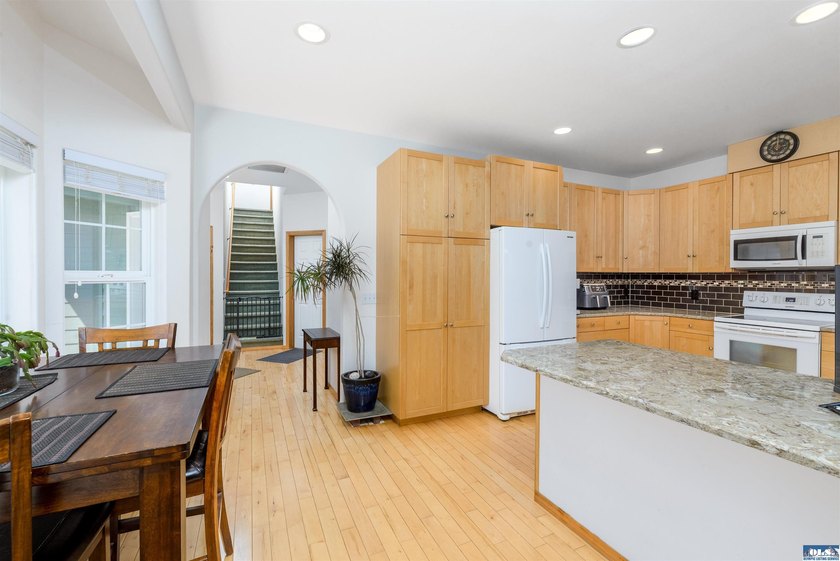 Quintessential Sequim home with beautiful architecture and - photo 10
