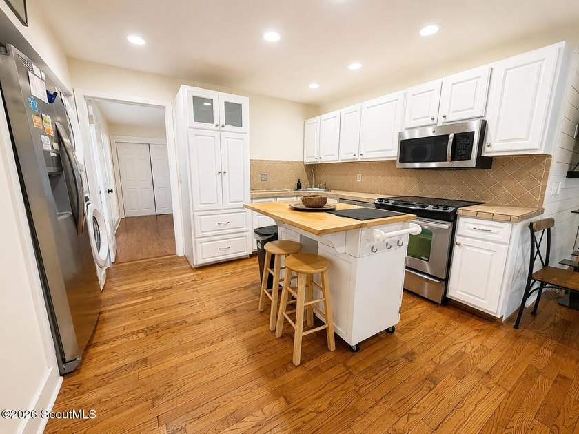 Welcome to this single-level 2-bedroom, 2-bathroom condo - photo 2