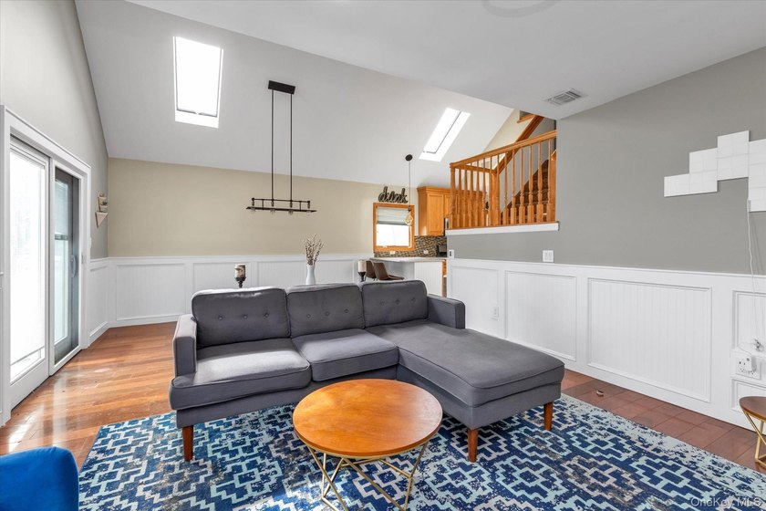 Bellmore water view 4-bedroom 2 bath colonial. Two 1st floor - photo 2