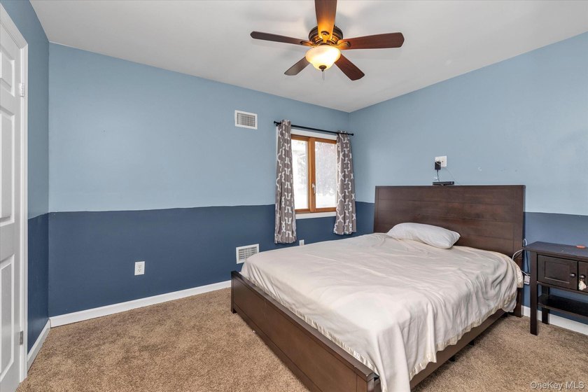 Bellmore water view 4-bedroom 2 bath colonial. Two 1st floor - photo 10