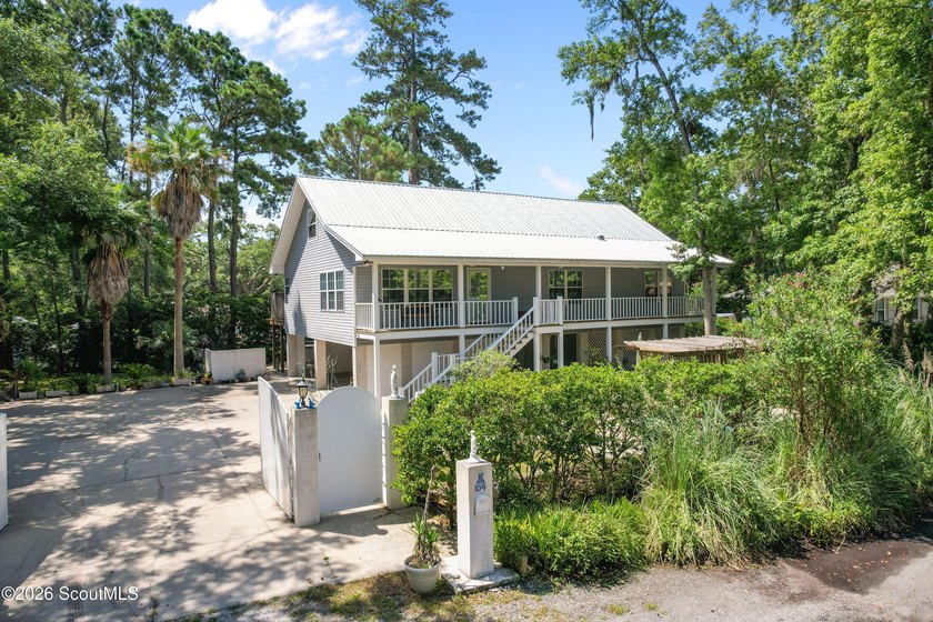Tucked away in the desirable Mid South Established neighborhood - photo 3