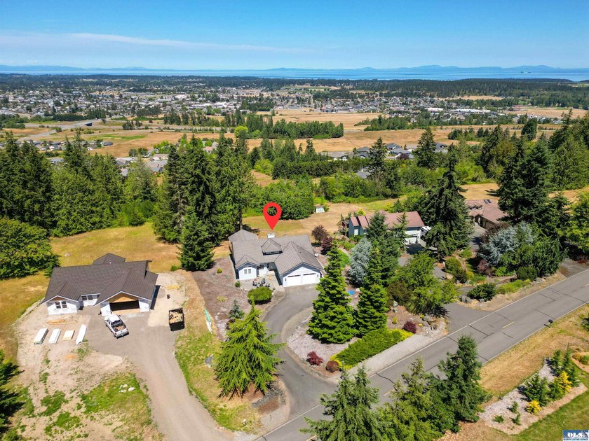 Exceptional Bell Hill home in the highly sought-after Highland - photo 2