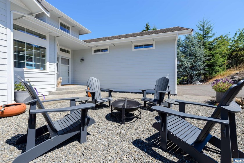 Exceptional Bell Hill home in the highly sought-after Highland - photo 5
