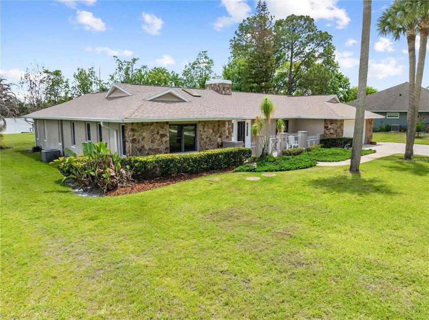 Fantastic FOUR-bedroom THREE- bath pool home situated on a 0.732 - photo 5